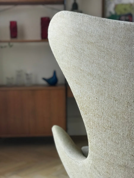 Arne Jacobsen for Fritz Hansen: 1970 Egg chair and ottoman