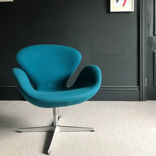 Swan chair by Arne Jacobsen for Fritz Hansen • mid-century •