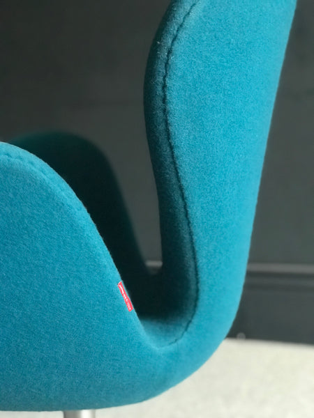 Swan chair by Arne Jacobsen for Fritz Hansen • mid-century •