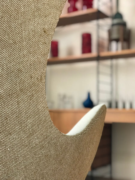 Arne Jacobsen for Fritz Hansen: 1970 Egg chair and ottoman