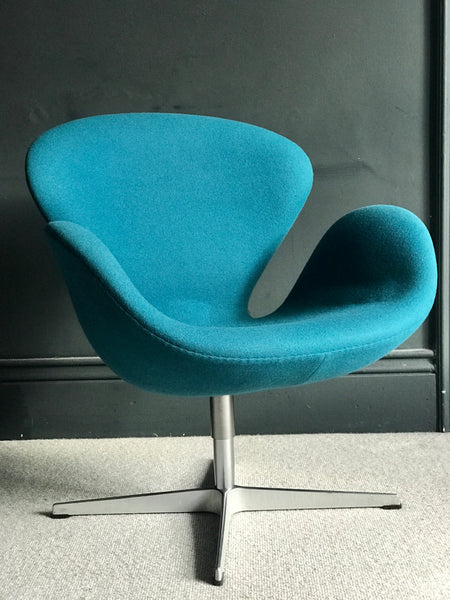 Swan chair by Arne Jacobsen for Fritz Hansen • mid-century •