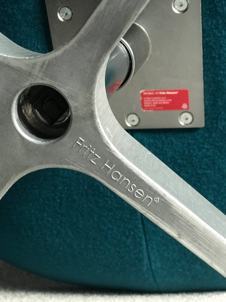 Swan chair by Arne Jacobsen for Fritz Hansen • mid-century •