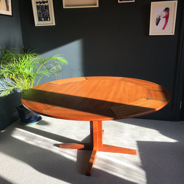 Dyrlund Lotus ‘Flip-Flap’ table
