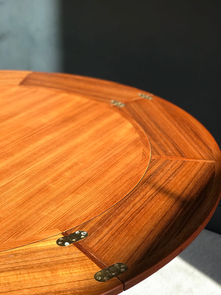 Dyrlund Lotus ‘Flip-Flap’ table