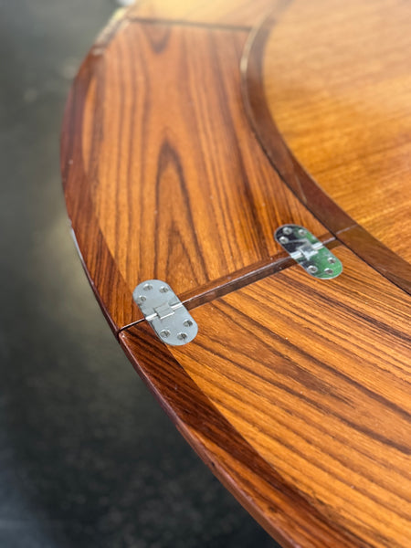 Dyrlund Lotus Table on chrome base