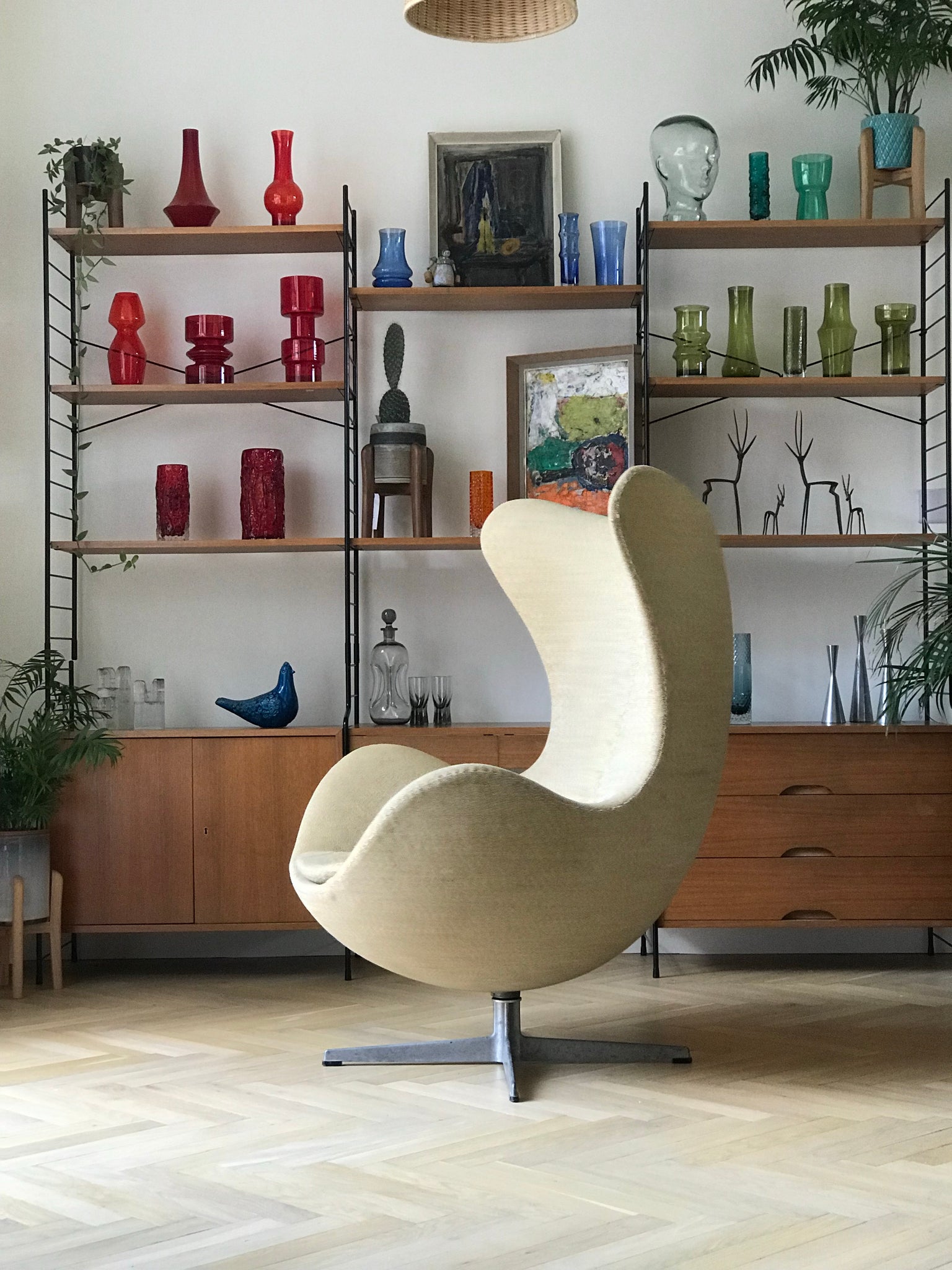 Arne Jacobsen for Fritz Hansen: 1970 Egg chair and ottoman