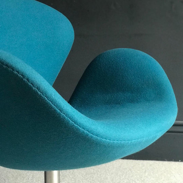 Swan chair by Arne Jacobsen for Fritz Hansen • mid-century •