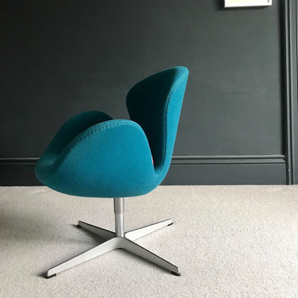 Swan chair by Arne Jacobsen for Fritz Hansen • mid-century •